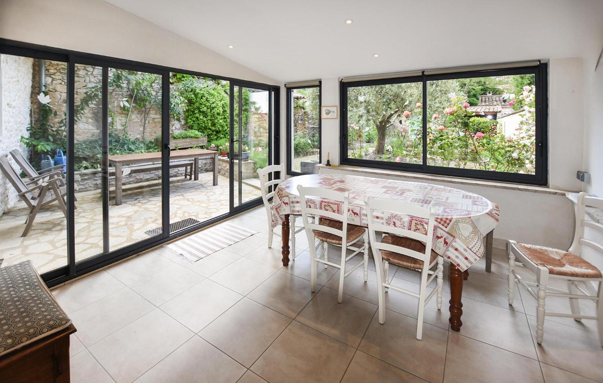 2 Bedroom Gorgeous Home In Villes-Sur-Auzon Exterior foto