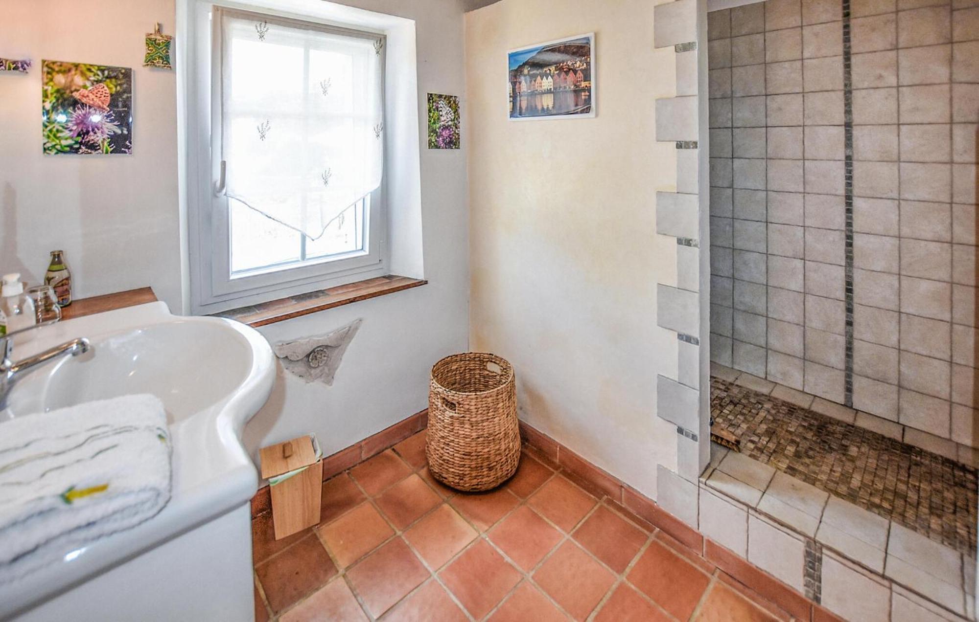 2 Bedroom Gorgeous Home In Villes-Sur-Auzon Exterior foto